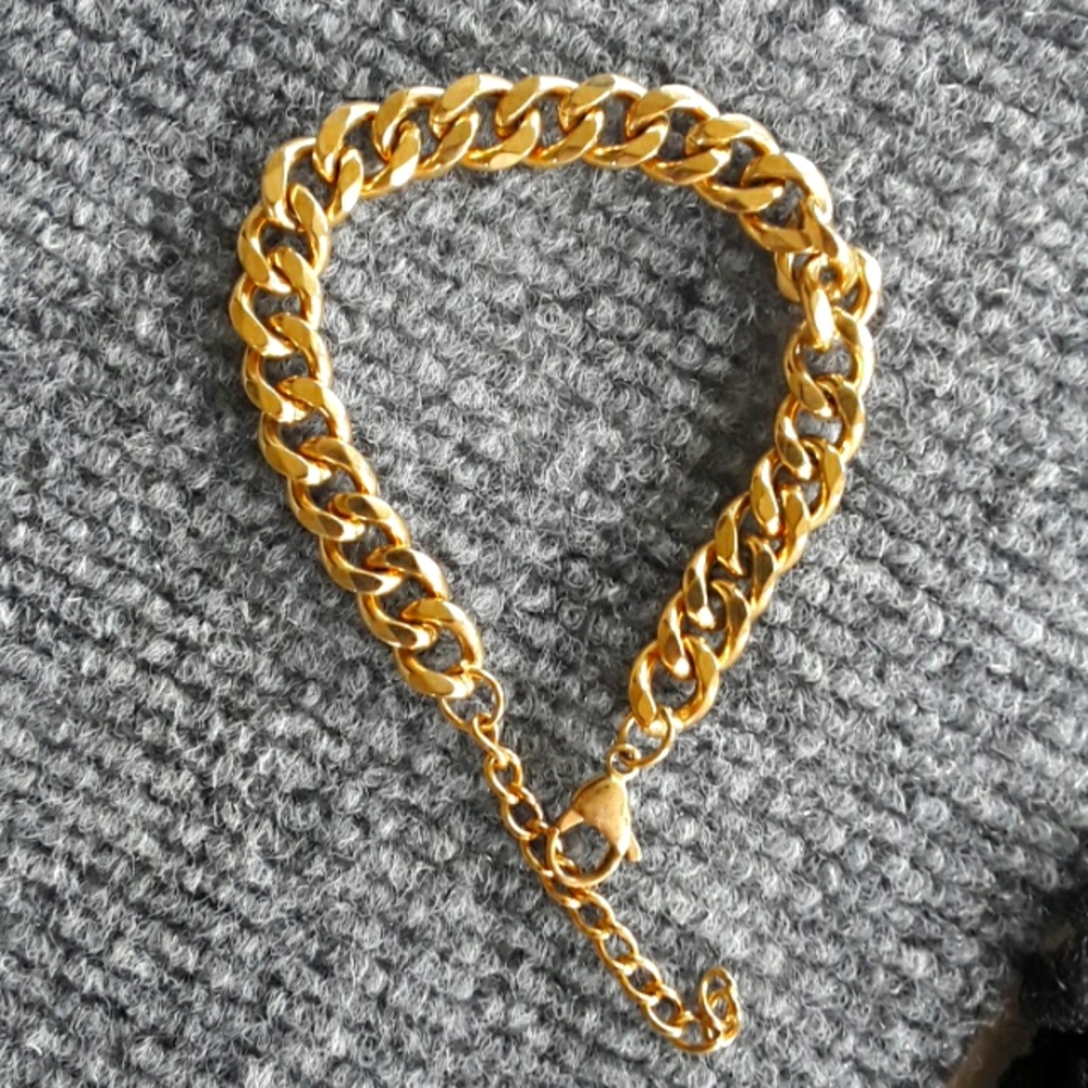 A brass chain bracelet